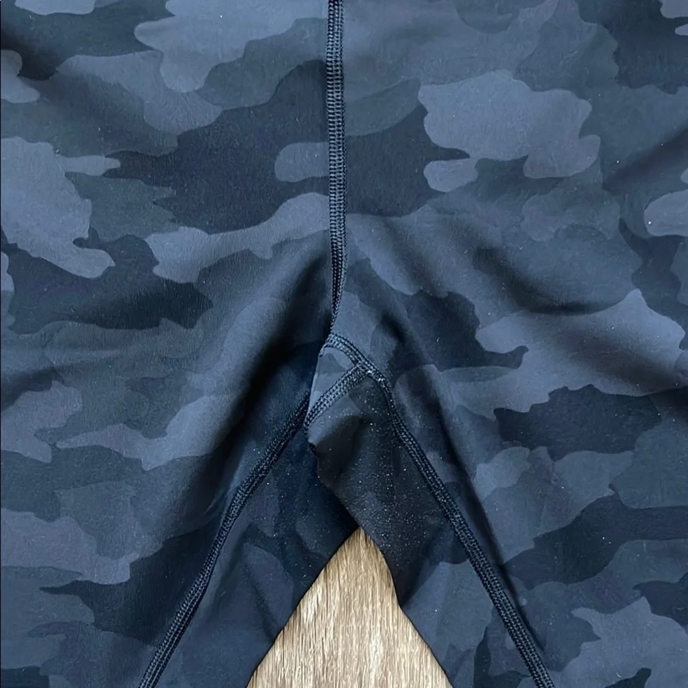 Lululemon Black/Camo High-Waisted Cropped Leggings - Picture 4 of 5